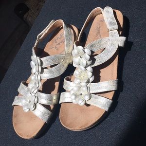 Natural Soul gold sandals